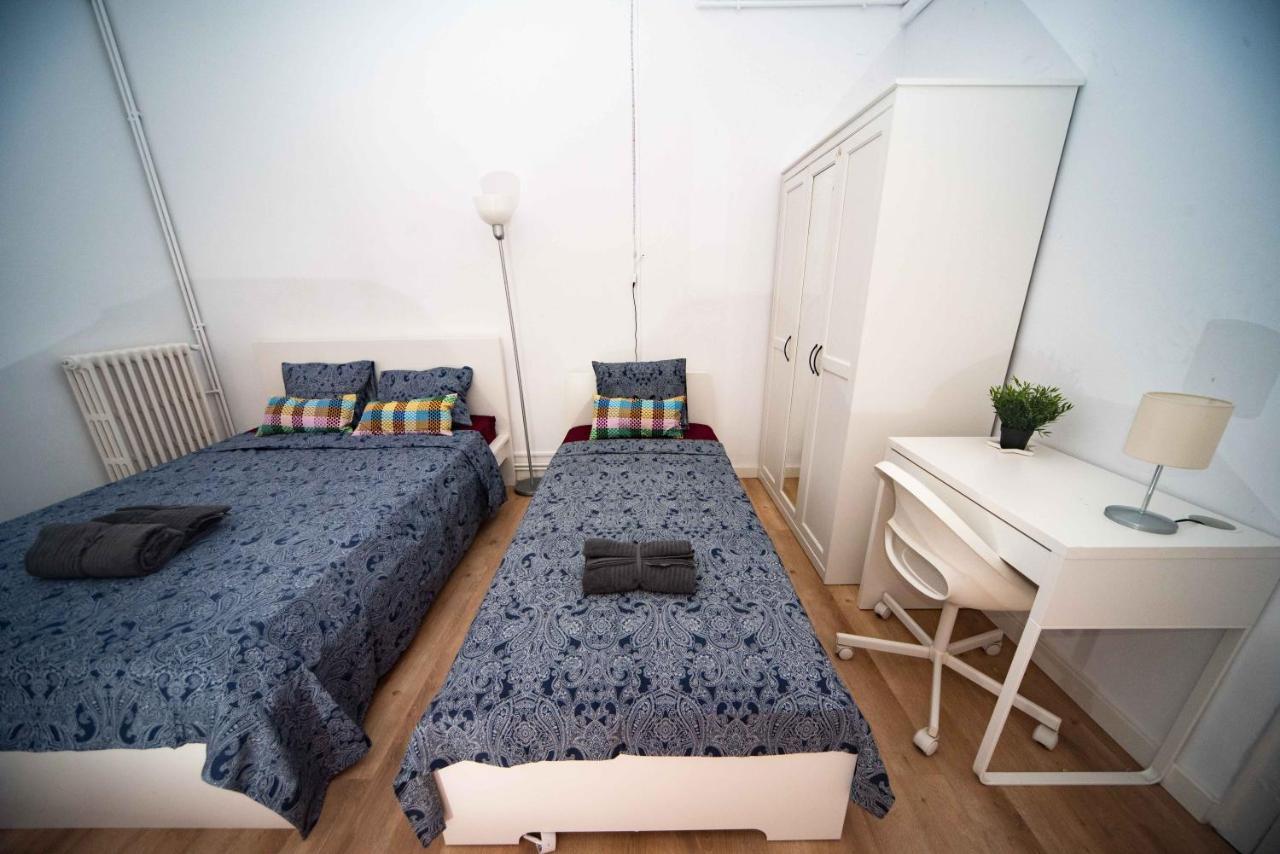 By Rambla De Catalunya Albergue *